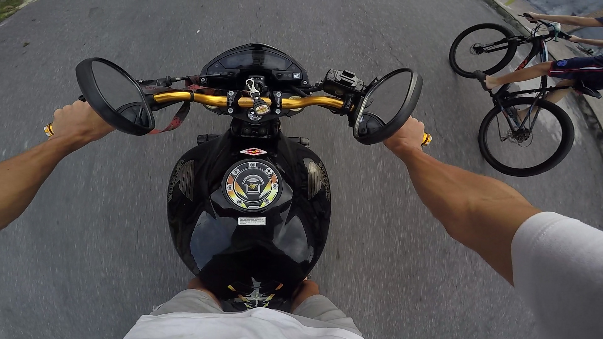 http://videos.introcdc.com/Canal/MotoVlog/Serjona/Rafael de Bicicleta/GOPR4263.00_11_41_43.Quadro009.png